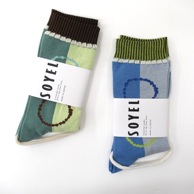 SOYEL サイドドットフロート柄ハイクルーソックス 【日本製】